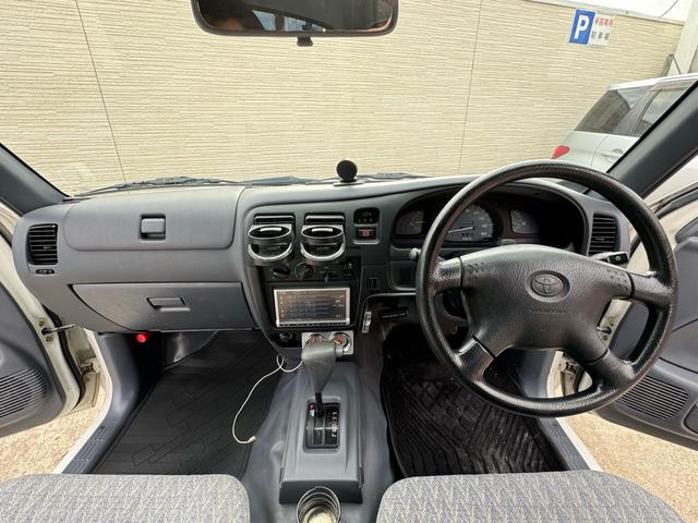 ハイラックス ＳキャブＤＸ　４独エアサス　オートマ　ＷＯＲＫ　Ｓｅｅｋｅｒ１６インチＡＷ　メッキフロントグリル　サーフバンパー　クラリオンナビ　ドアミラー　ベンチシート（12枚目）