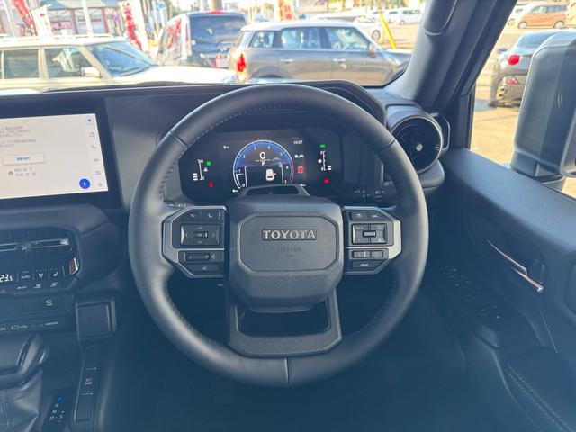 ランドクルーザー250 VX 登録済未使用車 12.3インチディスプレイオーディオ サンルーフ ルーフレール トヨタチームメイト パノラミックビューモニター デジタルインナーミラー パワーバックドア 前後方ドラレコ(18枚目)