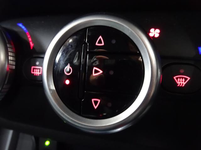 クアドリフォリオ　ヴェルデ　禁煙車／記録簿／ハーフレザー／ナビ地デジ／Ｂｌｕｅｔｏｏｔｈ／ドラレコ／ＦＯＲＣＥ－Ｇマフラー／ブレンボキャリパー／ＨＩＤ／ＥＴＣ／キーレス／スペアキー／シートヒーター／パドルシフト／前後ソナー／(37枚目)