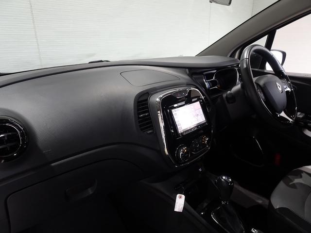 キャプチャー インテンス　禁煙車／記録簿／ナビ地デジ／Ｂｌｕｅｔｏｏｔｈ／バックカメラ／ＨＩＤ／ＥＴＣ／プッシュスタート／スペアキー／クルーズコントロール／アイドリングストップ／オートエアコン／フォグランプ／１７インチアルミ／（17枚目）