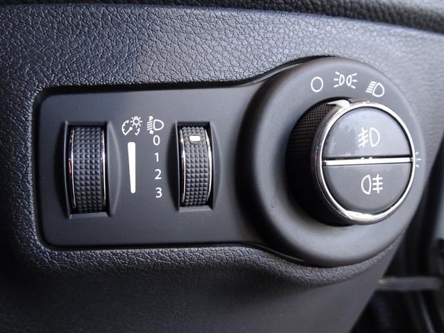 ジープ・コンパス ロンジチュード　禁煙車／記録簿／ナビ地デジ／Ｂｌｕｅｔｏｏｔｈ／バックカメラ／ドライブレコーダー／ＥＴＣ／スマートキー／スペアキー／ＡＣＣ／ＬＤＷ／パークアシスト／アイドリングストップ／ルーフレール／１７ＡＷ／ＦＯＧ（41枚目）