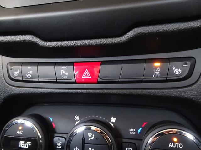 ジープ・レネゲード リミテッド　禁煙車／記録簿／本革／新品ナビＴＶ／Ｂｌｕｅｔｏｏｔｈ／Ｂカメラ／ＨＩＤ／スマートキー／スペアキー／クルコン／シート＆ステアリングヒーター／オートライト／ルーフレール／レーンセンス／ＦＯＧ／１７ＡＷ／（36枚目）