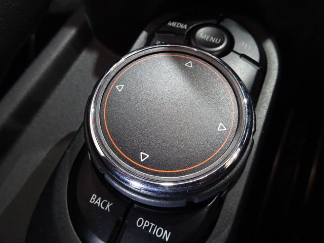 ＭＩＮＩ ジョンクーパーワークス　禁煙車／記録簿／ローダウン／ナビ地デジ／Ｂｌｕｅｔｏｏｔｈ／Ｂカメラ／ＬＥＤ／ＥＴＣ／プッシュスタート／スペアキー／クルコン／パドルシフト／３連メーター／オートライト／アイドリングストップ／１８ＡＷ／（36枚目）