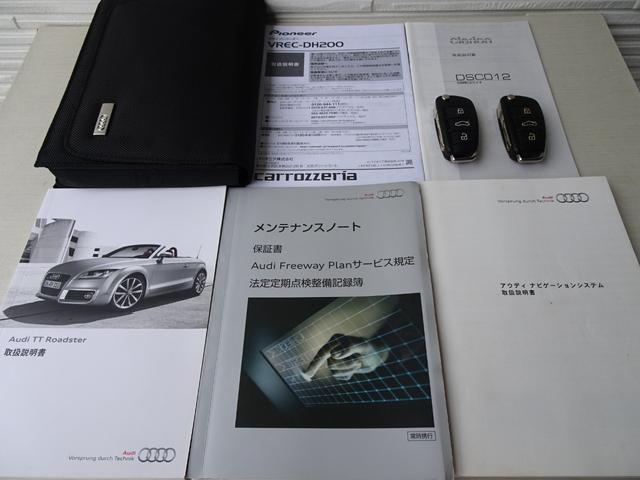 ＴＴロードスター ２．０ＴＦＳＩクワトロ　禁煙車／記録簿／本革／オリジナルブラックホイール／ナビ地デジ／Ｂｌｕｅｔｏｏｔｈ／ドラレコ／ＨＩＤ／ＥＴＣ／キーレス／スペアキー／シートヒーター／パドルシフト／パワーシート／オートライト／電動オープン（7枚目）