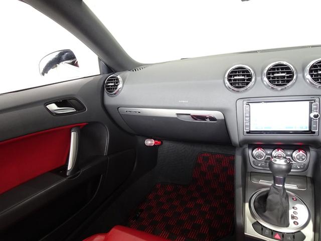 ＴＴロードスター ２．０ＴＦＳＩクワトロ　禁煙車／記録簿／本革／オリジナルブラックホイール／ナビ地デジ／Ｂｌｕｅｔｏｏｔｈ／ドラレコ／ＨＩＤ／ＥＴＣ／キーレス／スペアキー／シートヒーター／パドルシフト／パワーシート／オートライト／電動オープン（23枚目）