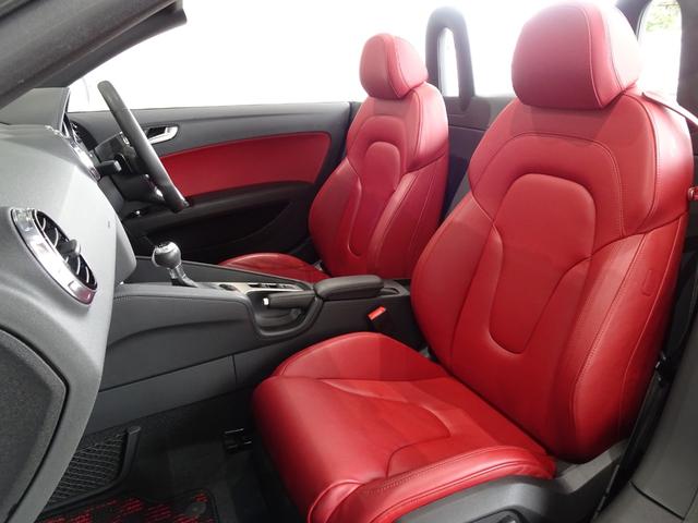ＴＴロードスター ２．０ＴＦＳＩクワトロ　禁煙車／記録簿／本革／オリジナルブラックホイール／ナビ地デジ／Ｂｌｕｅｔｏｏｔｈ／ドラレコ／ＨＩＤ／ＥＴＣ／キーレス／スペアキー／シートヒーター／パドルシフト／パワーシート／オートライト／電動オープン（30枚目）
