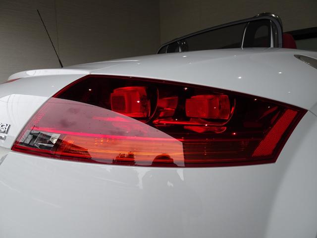 ＴＴロードスター ２．０ＴＦＳＩクワトロ　禁煙車／記録簿／本革／オリジナルブラックホイール／ナビ地デジ／Ｂｌｕｅｔｏｏｔｈ／ドラレコ／ＨＩＤ／ＥＴＣ／キーレス／スペアキー／シートヒーター／パドルシフト／パワーシート／オートライト／電動オープン（60枚目）