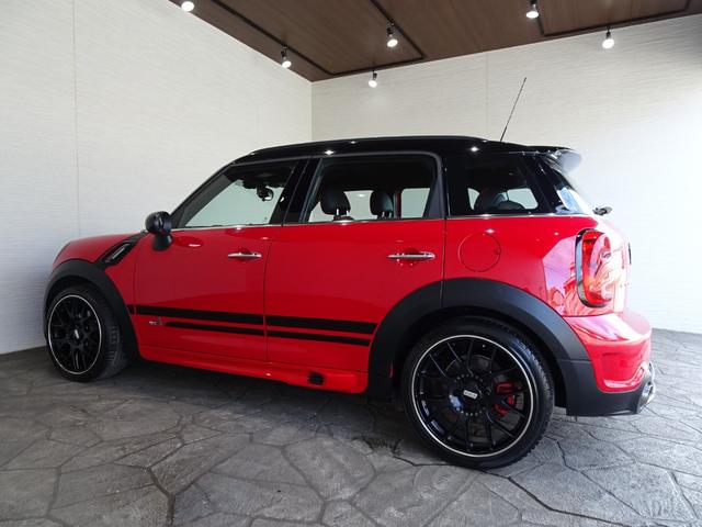 ＭＩＮＩ ジョンクーパーワークス　クロスオーバー　禁煙車／記録簿／本革／ＢＢＳ１９インチアルミ／ナビＴＶ／Ｂｌｕｅｔｏｏｔｈ／ＨＩＤ／ＥＴＣ／プッシュスタート／スペアキー／シートヒーター／パドルシフト／ＳＰＯＲＴモード／ブーストメーター／ルーフレール（10枚目）
