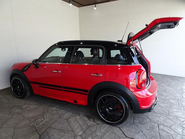 ＭＩＮＩ ジョンクーパーワークス　クロスオーバー　禁煙車／記録簿／本革／ＢＢＳ１９インチアルミ／ナビＴＶ／Ｂｌｕｅｔｏｏｔｈ／ＨＩＤ／ＥＴＣ／プッシュスタート／スペアキー／シートヒーター／パドルシフト／ＳＰＯＲＴモード／ブーストメーター／ルーフレール（11枚目）