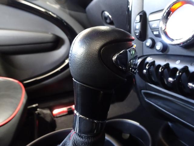 ＭＩＮＩ ジョンクーパーワークス　クロスオーバー　禁煙車／記録簿／本革／ＢＢＳ１９インチアルミ／ナビＴＶ／Ｂｌｕｅｔｏｏｔｈ／ＨＩＤ／ＥＴＣ／プッシュスタート／スペアキー／シートヒーター／パドルシフト／ＳＰＯＲＴモード／ブーストメーター／ルーフレール（34枚目）