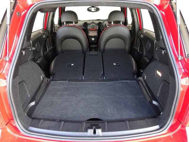 ＭＩＮＩ ジョンクーパーワークス　クロスオーバー　禁煙車／記録簿／本革／ＢＢＳ１９インチアルミ／ナビＴＶ／Ｂｌｕｅｔｏｏｔｈ／ＨＩＤ／ＥＴＣ／プッシュスタート／スペアキー／シートヒーター／パドルシフト／ＳＰＯＲＴモード／ブーストメーター／ルーフレール（50枚目）