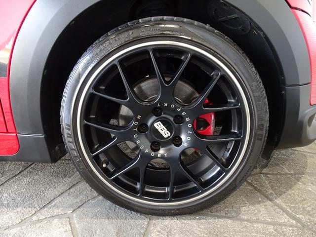 ＭＩＮＩ ジョンクーパーワークス　クロスオーバー　禁煙車／記録簿／本革／ＢＢＳ１９インチアルミ／ナビＴＶ／Ｂｌｕｅｔｏｏｔｈ／ＨＩＤ／ＥＴＣ／プッシュスタート／スペアキー／シートヒーター／パドルシフト／ＳＰＯＲＴモード／ブーストメーター／ルーフレール（63枚目）