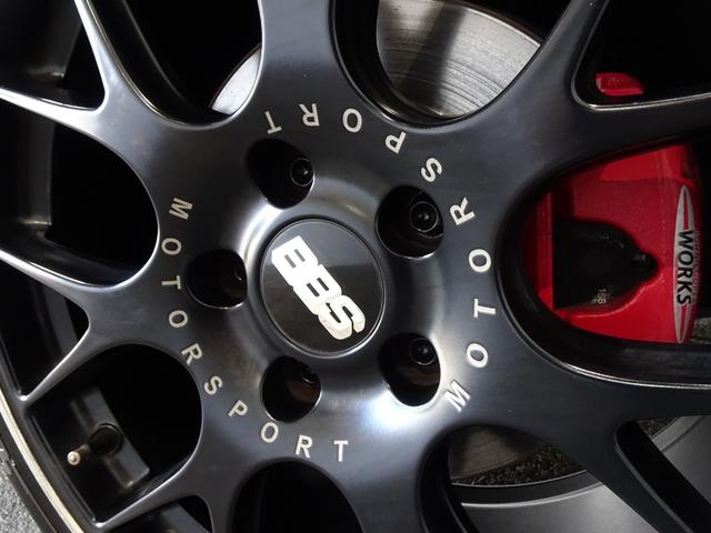 ＭＩＮＩ ジョンクーパーワークス　クロスオーバー　禁煙車／記録簿／本革／ＢＢＳ１９インチアルミ／ナビＴＶ／Ｂｌｕｅｔｏｏｔｈ／ＨＩＤ／ＥＴＣ／プッシュスタート／スペアキー／シートヒーター／パドルシフト／ＳＰＯＲＴモード／ブーストメーター／ルーフレール（64枚目）