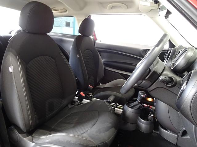 ＭＩＮＩ クーパーＳ　ペースマン　オール４　禁煙車／記録簿／新品ナビＴＶ／Ｂｌｕｅｔｏｏｔｈ／ＨＩＤ／ＥＴＣ／プッシュスタート／スペアキー／パドルシフト／オートライト／オートエアコン／電格ミラー／フォグランプ／１７インチアルミ／（25枚目）