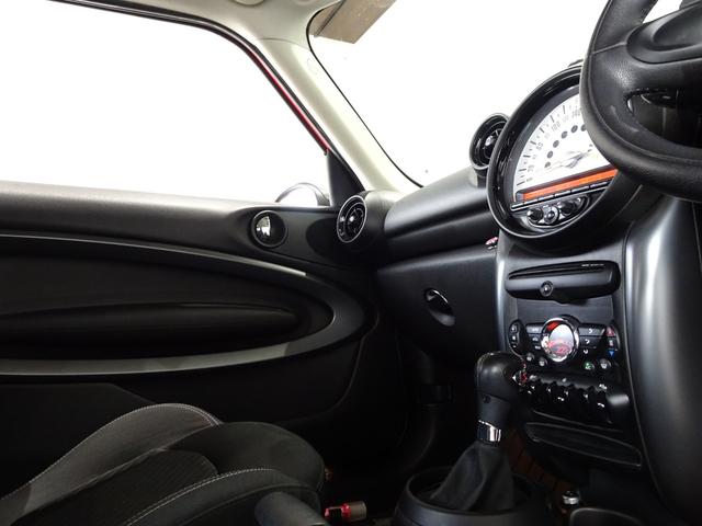 ＭＩＮＩ クーパーＳ　ペースマン　オール４　禁煙車／記録簿／新品ナビＴＶ／Ｂｌｕｅｔｏｏｔｈ／ＨＩＤ／ＥＴＣ／プッシュスタート／スペアキー／パドルシフト／オートライト／オートエアコン／電格ミラー／フォグランプ／１７インチアルミ／（29枚目）