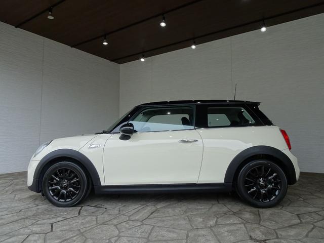 ＭＩＮＩ クーパーＳ　６ＭＴ／禁煙車／記録簿／ＨＤＤナビ／Ｂｌｕｅｔｏｏｔｈ／ＬＥＤ／ＥＴＣ／プッシュスタート／スペアキー／クルーズコントロール／オートライト／アイドリングストップ／ブラックルーフ＆ミラー／ＦＯＧ／１６ＡＷ（9枚目）