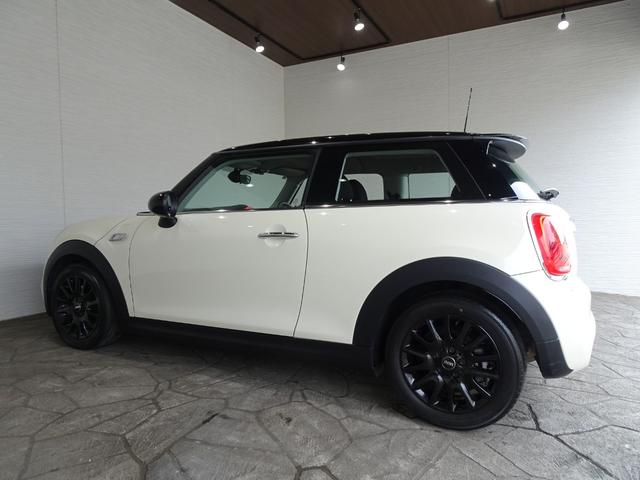 ＭＩＮＩ クーパーＳ　６ＭＴ／禁煙車／記録簿／ＨＤＤナビ／Ｂｌｕｅｔｏｏｔｈ／ＬＥＤ／ＥＴＣ／プッシュスタート／スペアキー／クルーズコントロール／オートライト／アイドリングストップ／ブラックルーフ＆ミラー／ＦＯＧ／１６ＡＷ（10枚目）