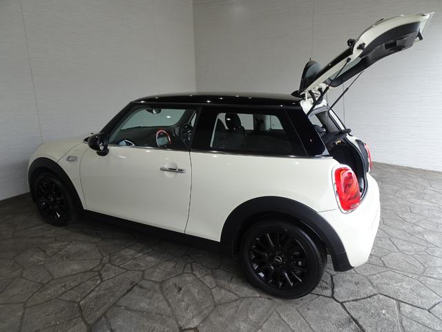 ＭＩＮＩ クーパーＳ　６ＭＴ／禁煙車／記録簿／ＨＤＤナビ／Ｂｌｕｅｔｏｏｔｈ／ＬＥＤ／ＥＴＣ／プッシュスタート／スペアキー／クルーズコントロール／オートライト／アイドリングストップ／ブラックルーフ＆ミラー／ＦＯＧ／１６ＡＷ（11枚目）