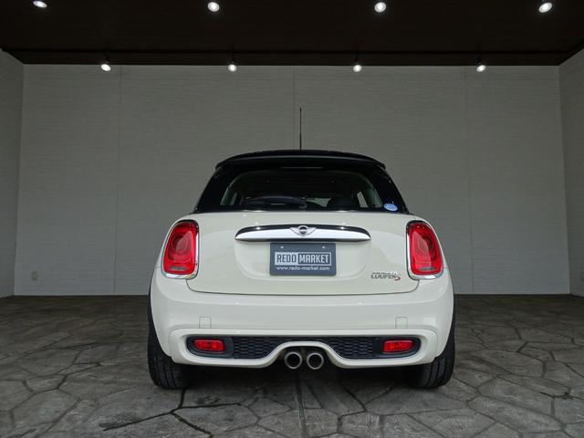 ＭＩＮＩ クーパーＳ　６ＭＴ／禁煙車／記録簿／ＨＤＤナビ／Ｂｌｕｅｔｏｏｔｈ／ＬＥＤ／ＥＴＣ／プッシュスタート／スペアキー／クルーズコントロール／オートライト／アイドリングストップ／ブラックルーフ＆ミラー／ＦＯＧ／１６ＡＷ（12枚目）