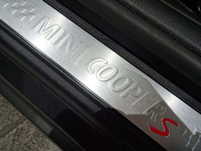 ＭＩＮＩ クーパーＳ　６ＭＴ／禁煙車／記録簿／ＨＤＤナビ／Ｂｌｕｅｔｏｏｔｈ／ＬＥＤ／ＥＴＣ／プッシュスタート／スペアキー／クルーズコントロール／オートライト／アイドリングストップ／ブラックルーフ＆ミラー／ＦＯＧ／１６ＡＷ（43枚目）