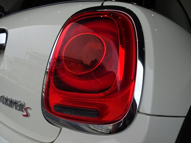 ＭＩＮＩ クーパーＳ　６ＭＴ／禁煙車／記録簿／ＨＤＤナビ／Ｂｌｕｅｔｏｏｔｈ／ＬＥＤ／ＥＴＣ／プッシュスタート／スペアキー／クルーズコントロール／オートライト／アイドリングストップ／ブラックルーフ＆ミラー／ＦＯＧ／１６ＡＷ（55枚目）