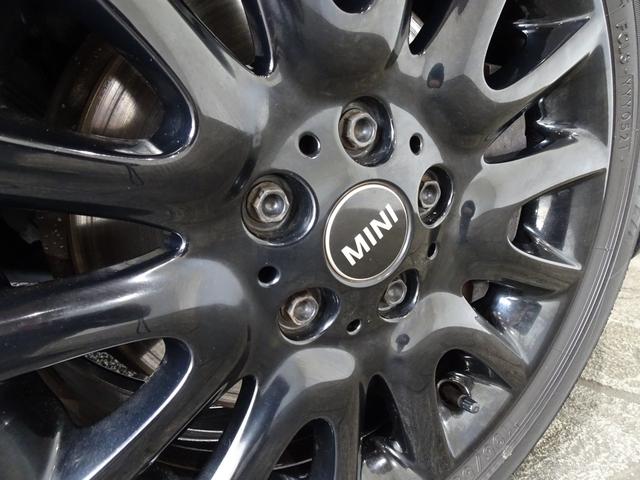 ＭＩＮＩ クーパーＳ　６ＭＴ／禁煙車／記録簿／ＨＤＤナビ／Ｂｌｕｅｔｏｏｔｈ／ＬＥＤ／ＥＴＣ／プッシュスタート／スペアキー／クルーズコントロール／オートライト／アイドリングストップ／ブラックルーフ＆ミラー／ＦＯＧ／１６ＡＷ（64枚目）