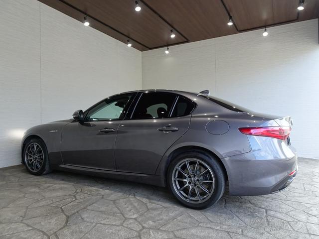 ジュリア ヴェローチェ 禁煙車/記録簿/ワンオーナー/本革/OZ18AW/CarPlay/harman・kardon/バックカメラ/ドラレコ/HID/ETC/スマートキー/スペアキー/ACC/シートヒーター/パドルシフト/(10枚目)