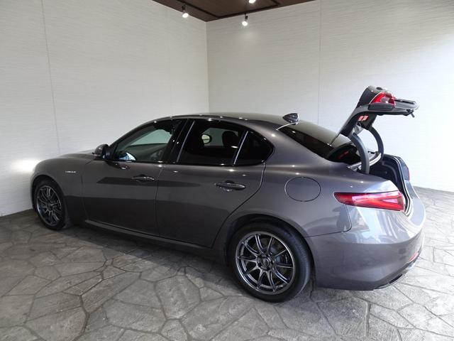 ジュリア ヴェローチェ 禁煙車/記録簿/ワンオーナー/本革/OZ18AW/CarPlay/harman・kardon/バックカメラ/ドラレコ/HID/ETC/スマートキー/スペアキー/ACC/シートヒーター/パドルシフト/(11枚目)