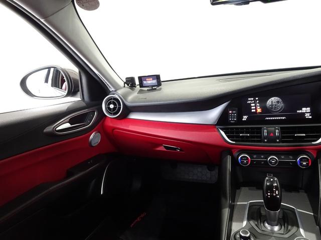 ジュリア ヴェローチェ 禁煙車/記録簿/ワンオーナー/本革/OZ18AW/CarPlay/harman・kardon/バックカメラ/ドラレコ/HID/ETC/スマートキー/スペアキー/ACC/シートヒーター/パドルシフト/(16枚目)