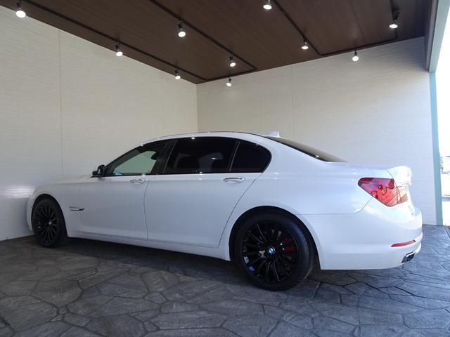 当社カーディテイリング専門の部署を設けておりますので、展示車両１台１台細部まできれいに仕上げるよう努力しております。他店様との違いをご覧いただけますと大変うれしいです。