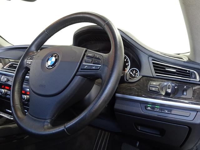 お車に詳しくないお客様もご安心下さい！当店スタッフが詳細な点までしっかりご説明致します！車の事だけでなく、ローンの手続きや購入の流れ等小さな疑問も当店で解決させて下さい！