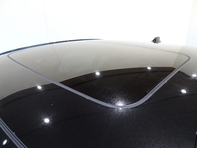 屋内展示場がございますので雨天でもゆっくりお車をご覧いただけます。