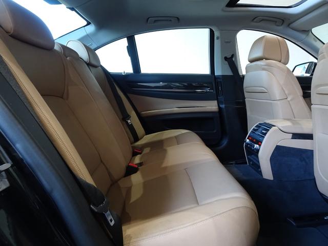 当社カーディテイリング専門の部署を設けておりますので、展示車両１台１台細部まできれいに仕上げるよう努力しております。他店様との違いをご覧いただけますと大変うれしいです。