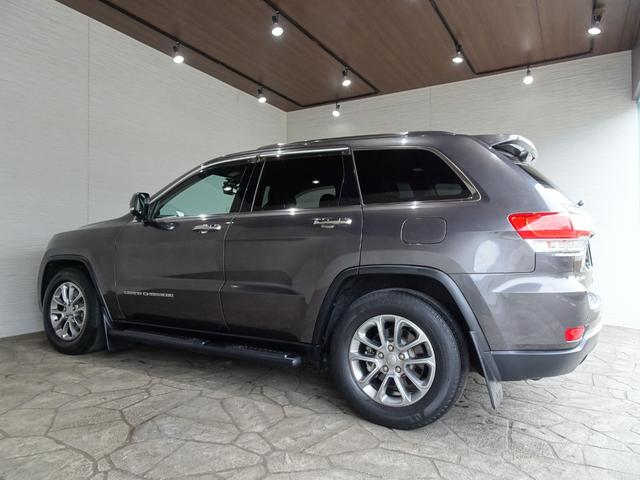 ジープ・グランドチェロキー リミテッド　禁煙車／記録簿／本革／ナビ地デジ／Ｂｌｕｅｔｏｏｔｈ／Ｆ＆Ｓ＆Ｂカメラ／ドラレコ／ＨＩＤ／ＥＴＣ／スマートキー／クルコン／ヒートヒーター＆クーラー／パドルシフト／パワーゲート／サイドステップ／１８ＡＷ（9枚目）