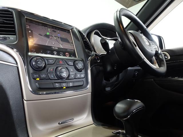 ジープ・グランドチェロキー リミテッド　禁煙車／記録簿／本革／ナビ地デジ／Ｂｌｕｅｔｏｏｔｈ／Ｆ＆Ｓ＆Ｂカメラ／ドラレコ／ＨＩＤ／ＥＴＣ／スマートキー／クルコン／ヒートヒーター＆クーラー／パドルシフト／パワーゲート／サイドステップ／１８ＡＷ（17枚目）