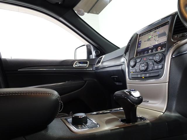 ジープ・グランドチェロキー リミテッド　禁煙車／記録簿／本革／ナビ地デジ／Ｂｌｕｅｔｏｏｔｈ／Ｆ＆Ｓ＆Ｂカメラ／ドラレコ／ＨＩＤ／ＥＴＣ／スマートキー／クルコン／ヒートヒーター＆クーラー／パドルシフト／パワーゲート／サイドステップ／１８ＡＷ（31枚目）