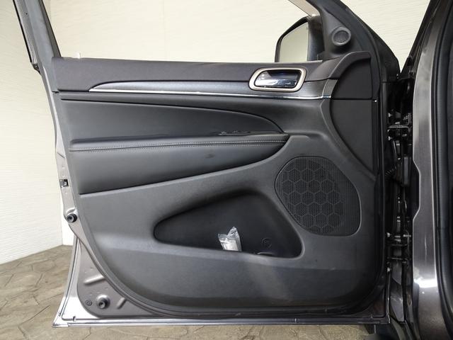 ジープ・グランドチェロキー リミテッド　禁煙車／記録簿／本革／ナビ地デジ／Ｂｌｕｅｔｏｏｔｈ／Ｆ＆Ｓ＆Ｂカメラ／ドラレコ／ＨＩＤ／ＥＴＣ／スマートキー／クルコン／ヒートヒーター＆クーラー／パドルシフト／パワーゲート／サイドステップ／１８ＡＷ（44枚目）
