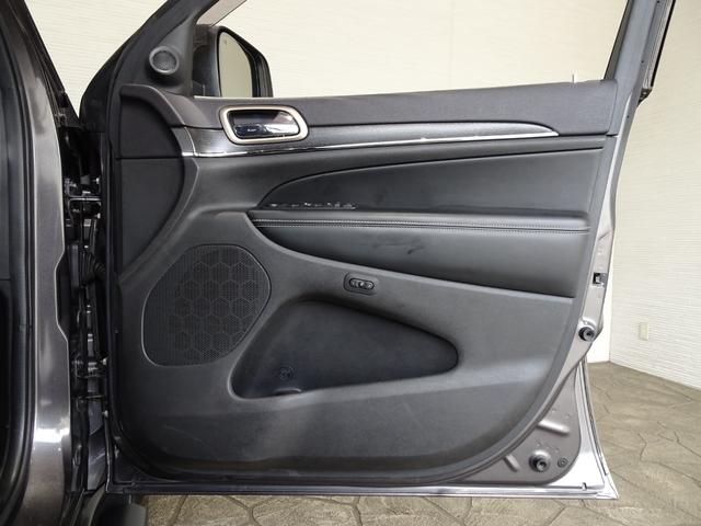 ジープ・グランドチェロキー リミテッド　禁煙車／記録簿／本革／ナビ地デジ／Ｂｌｕｅｔｏｏｔｈ／Ｆ＆Ｓ＆Ｂカメラ／ドラレコ／ＨＩＤ／ＥＴＣ／スマートキー／クルコン／ヒートヒーター＆クーラー／パドルシフト／パワーゲート／サイドステップ／１８ＡＷ（45枚目）