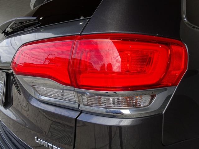 ジープ・グランドチェロキー リミテッド　禁煙車／記録簿／本革／ナビ地デジ／Ｂｌｕｅｔｏｏｔｈ／Ｆ＆Ｓ＆Ｂカメラ／ドラレコ／ＨＩＤ／ＥＴＣ／スマートキー／クルコン／ヒートヒーター＆クーラー／パドルシフト／パワーゲート／サイドステップ／１８ＡＷ（55枚目）