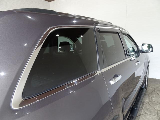 ジープ・グランドチェロキー リミテッド　禁煙車／記録簿／本革／ナビ地デジ／Ｂｌｕｅｔｏｏｔｈ／Ｆ＆Ｓ＆Ｂカメラ／ドラレコ／ＨＩＤ／ＥＴＣ／スマートキー／クルコン／ヒートヒーター＆クーラー／パドルシフト／パワーゲート／サイドステップ／１８ＡＷ（59枚目）
