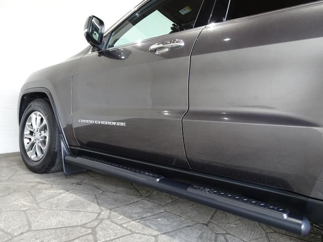 ジープ・グランドチェロキー リミテッド　禁煙車／記録簿／本革／ナビ地デジ／Ｂｌｕｅｔｏｏｔｈ／Ｆ＆Ｓ＆Ｂカメラ／ドラレコ／ＨＩＤ／ＥＴＣ／スマートキー／クルコン／ヒートヒーター＆クーラー／パドルシフト／パワーゲート／サイドステップ／１８ＡＷ（60枚目）