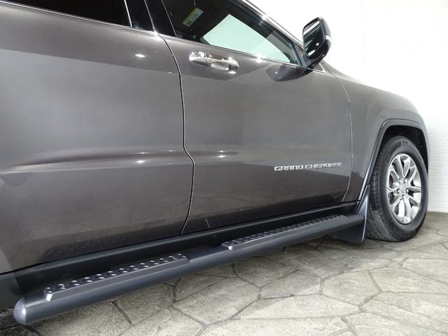 ジープ・グランドチェロキー リミテッド　禁煙車／記録簿／本革／ナビ地デジ／Ｂｌｕｅｔｏｏｔｈ／Ｆ＆Ｓ＆Ｂカメラ／ドラレコ／ＨＩＤ／ＥＴＣ／スマートキー／クルコン／ヒートヒーター＆クーラー／パドルシフト／パワーゲート／サイドステップ／１８ＡＷ（61枚目）