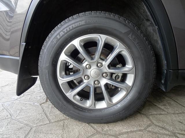 ジープ・グランドチェロキー リミテッド　禁煙車／記録簿／本革／ナビ地デジ／Ｂｌｕｅｔｏｏｔｈ／Ｆ＆Ｓ＆Ｂカメラ／ドラレコ／ＨＩＤ／ＥＴＣ／スマートキー／クルコン／ヒートヒーター＆クーラー／パドルシフト／パワーゲート／サイドステップ／１８ＡＷ（62枚目）
