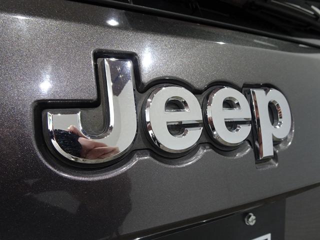 ジープ・グランドチェロキー リミテッド　禁煙車／記録簿／本革／ナビ地デジ／Ｂｌｕｅｔｏｏｔｈ／Ｆ＆Ｓ＆Ｂカメラ／ドラレコ／ＨＩＤ／ＥＴＣ／スマートキー／クルコン／ヒートヒーター＆クーラー／パドルシフト／パワーゲート／サイドステップ／１８ＡＷ（71枚目）