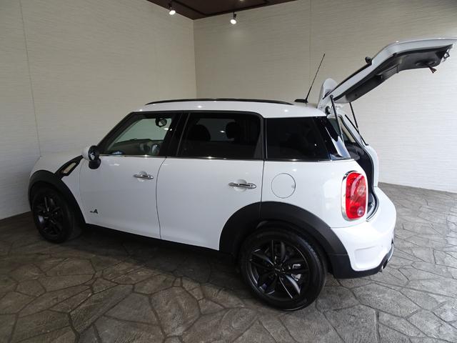 ＭＩＮＩ クーパーＳ　クロスオーバー　オール４　４ＷＤ／禁煙車／記録簿／ナビ地デジ／バックカメラ／ＨＩＤ／ＥＴＣ／プッシュスタート／スペアキー／パドルシフト／オートライト／オートエアコン／ルーフレール／電格ミラー／フォグランプ／１７インチアルミ／（10枚目）