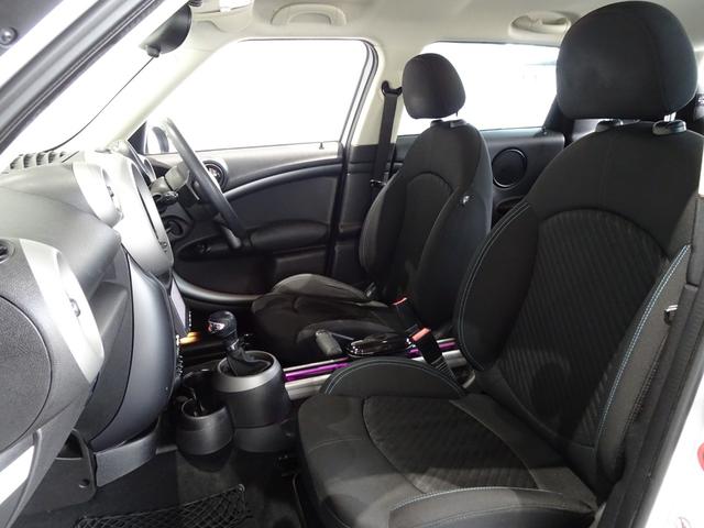 ＭＩＮＩ クーパーＳ　クロスオーバー　オール４　４ＷＤ／禁煙車／記録簿／ナビ地デジ／バックカメラ／ＨＩＤ／ＥＴＣ／プッシュスタート／スペアキー／パドルシフト／オートライト／オートエアコン／ルーフレール／電格ミラー／フォグランプ／１７インチアルミ／（22枚目）