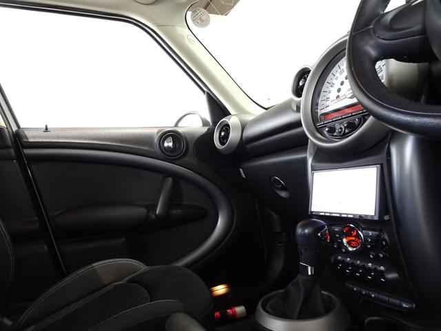 ＭＩＮＩ クーパーＳ　クロスオーバー　オール４　４ＷＤ／禁煙車／記録簿／ナビ地デジ／バックカメラ／ＨＩＤ／ＥＴＣ／プッシュスタート／スペアキー／パドルシフト／オートライト／オートエアコン／ルーフレール／電格ミラー／フォグランプ／１７インチアルミ／（32枚目）