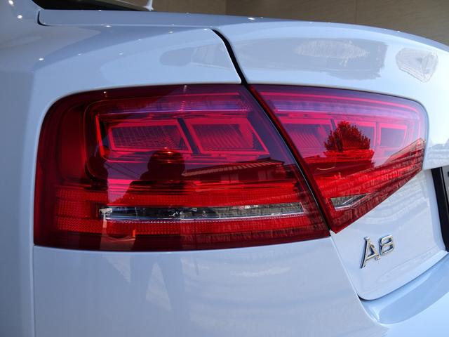 A8 3.0TFSIクワトロ 禁煙車/記録簿/本革/サンルーフ/オリジナルブラックホイール&レッドキャリパー/HDDナビ/Bluetooth/BOSE/Bカメラ/LED/クルコン/シートヒーター&AC/パドルシフト/パワートランク(59枚目)