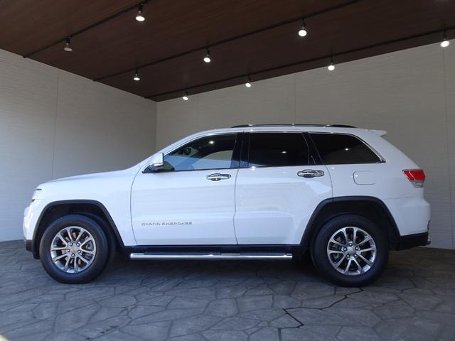 ジープ・グランドチェロキー リミテッド 禁煙車/記録簿/本革/サンルーフ/ナビ地デジ/Bluetooth/Bカメラ/HID/ETC/スマートキー/スペアキー/クルコン/パドルシフト/パワーゲート/サイドステップ/ルーフレール/オートライト/(9枚目)