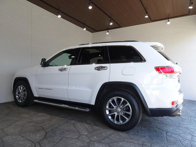 ジープ・グランドチェロキー リミテッド 禁煙車/記録簿/本革/サンルーフ/ナビ地デジ/Bluetooth/Bカメラ/HID/ETC/スマートキー/スペアキー/クルコン/パドルシフト/パワーゲート/サイドステップ/ルーフレール/オートライト/(10枚目)